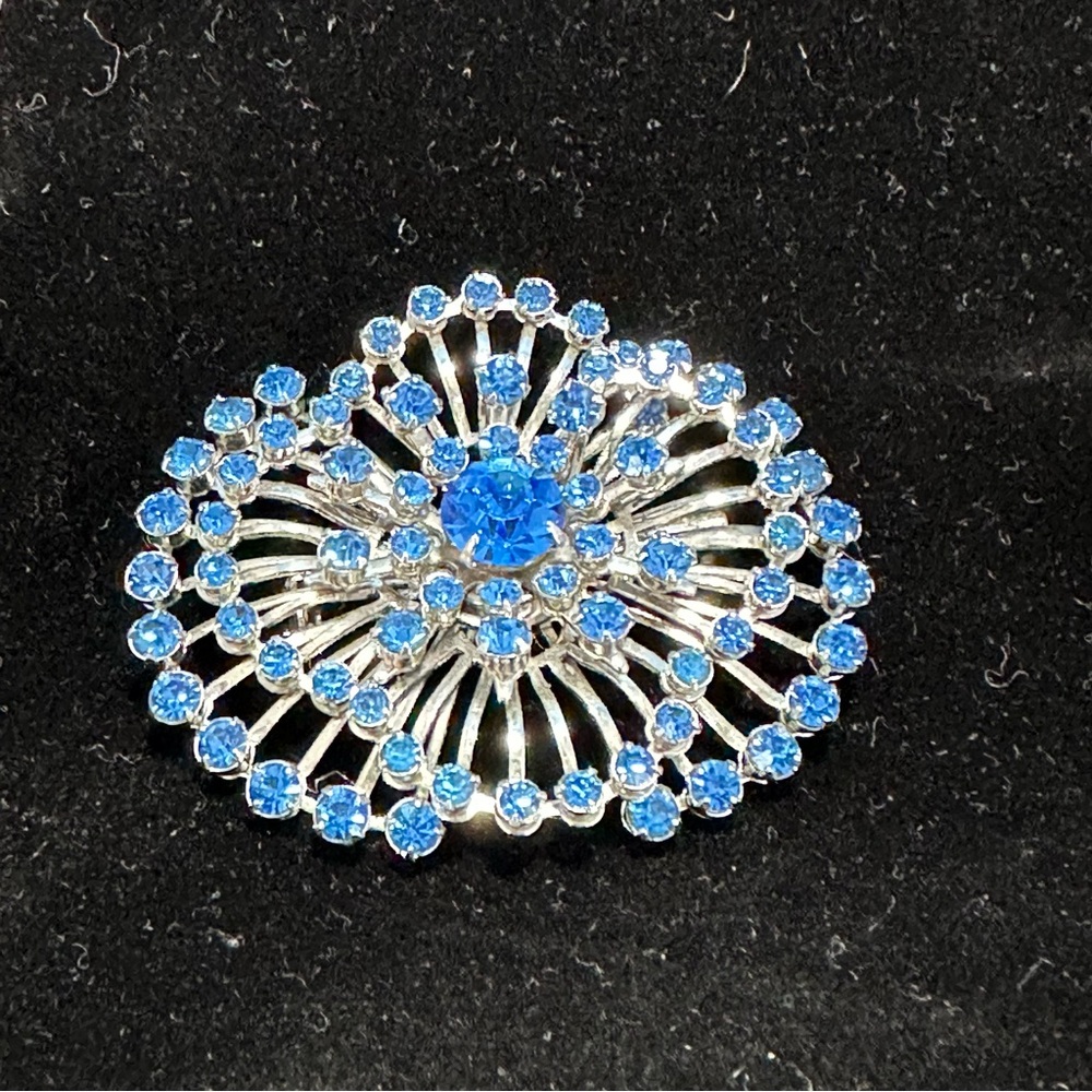 Stunning Cornflower | Periwinkle Blue Rhinestone Rivet & Swedge Brooch- FABULOUS